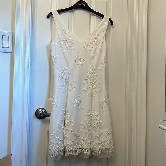 Minuet lace bridal/ or party dress - Picture 1 of 14